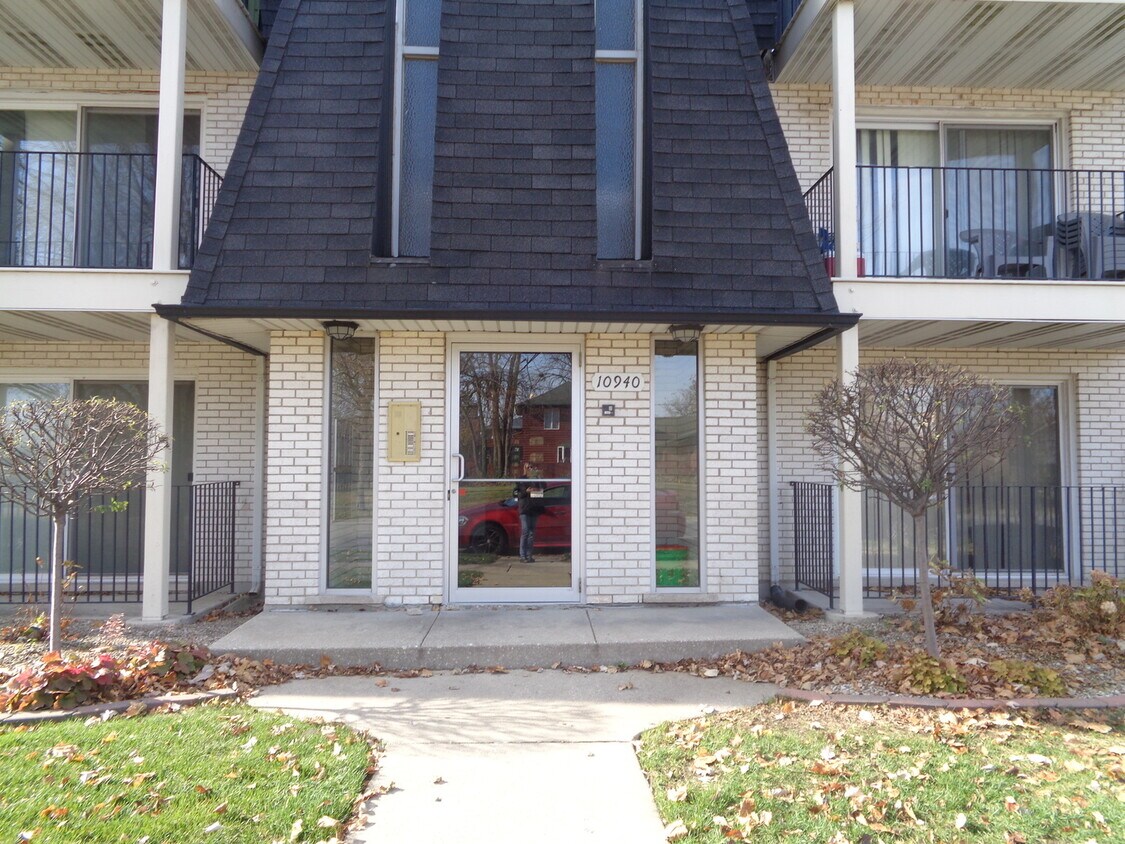 10940 Kilpatrick Ave Unit D, Oak Lawn, IL 60453 Condo for Rent in Oak Lawn, IL