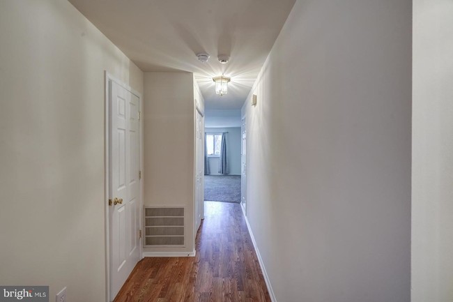 Building Photo - 303A Mulberry Cove