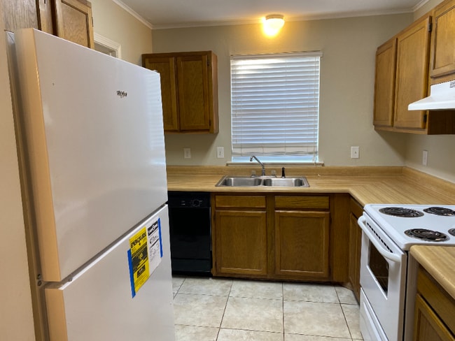 Building Photo - 7651 Bles Ave