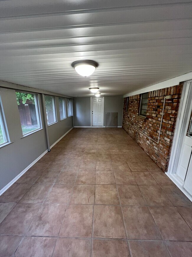 Foto del edificio - Coming Soon! Fully remodeled 3 bedroom, 1....