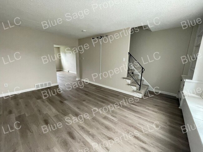 Foto del edificio - Beautiful 4 Bedroom, 1 Bath in Clifton Hei...