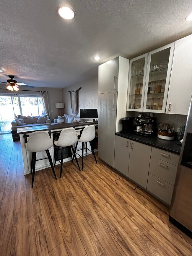 Foto del edificio - 13710 Orange Sunset Dr