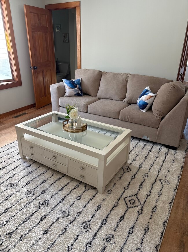 Building Photo - 160 Main St