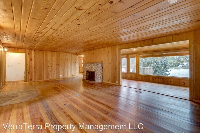 Building Photo - 2 br, 1 bath House - 15608 E Shore Drive