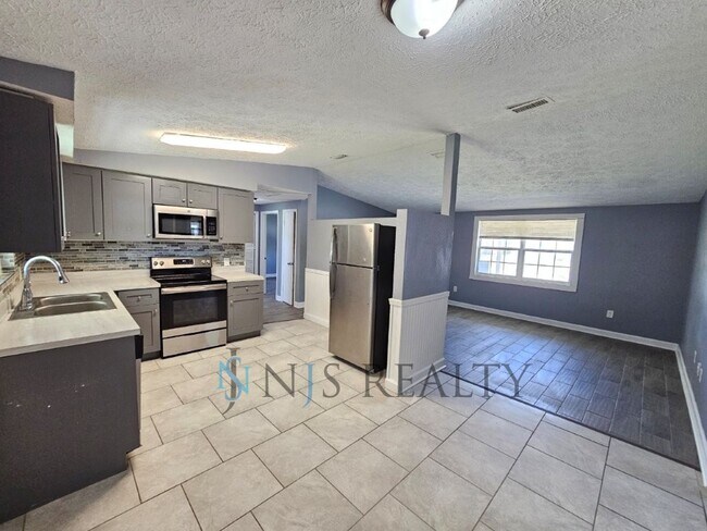 Foto del edificio - Gorgeous 3/1 1080sf with UPDATED kitchen, ...