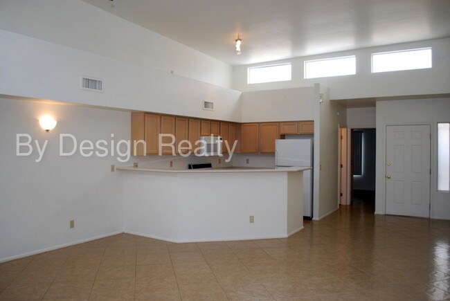 Building Photo - Large East Side 2 Bed 2 Bath Townhome