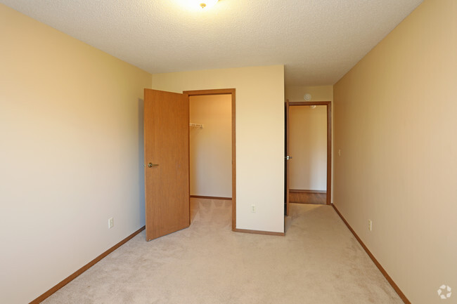 1BR, 1BA - 666 SF - Beadle West Apartments