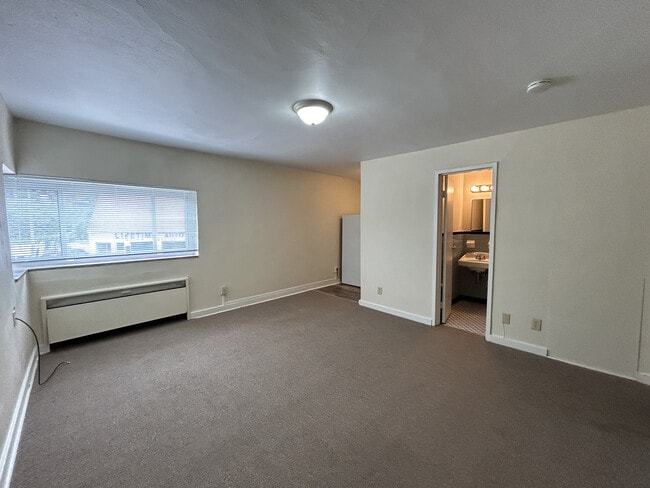 Building Photo - NORMANDY