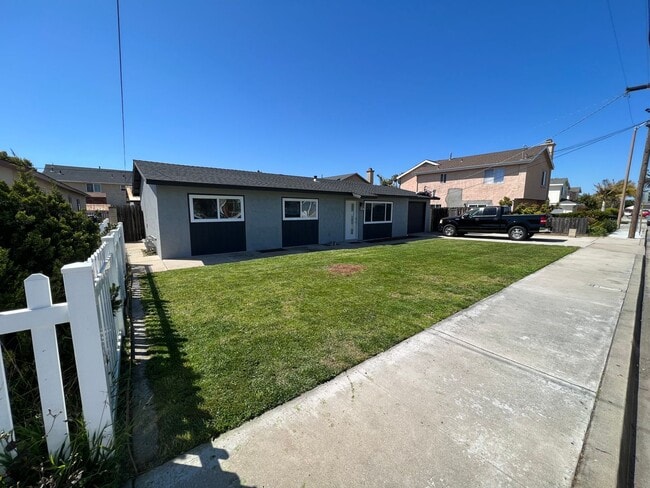 Building Photo - **Newly Renovated 3BD/2BTH Single Family H...