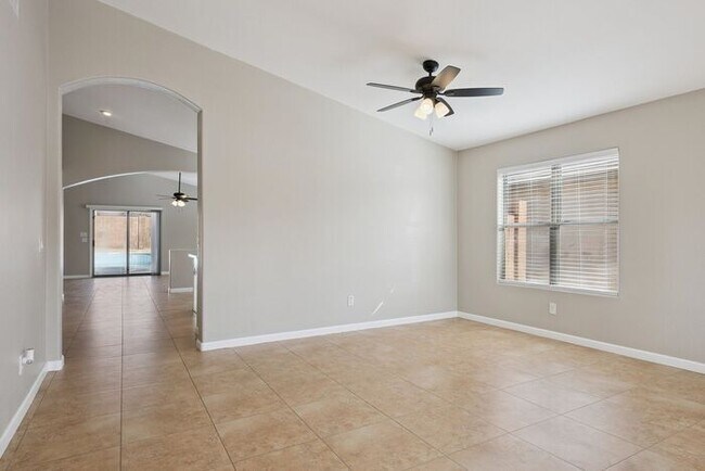 Foto del edificio - Very nice single level home with 4 bedrooms and 2 baths!