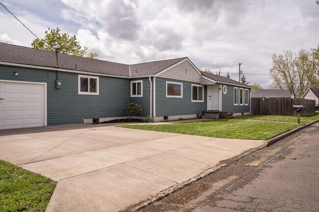 Building Photo - 230 15th St SE