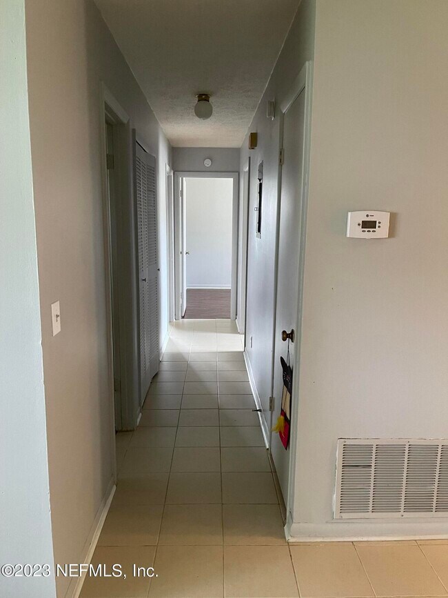 Foto del edificio - 6073 Shakespeare Dr