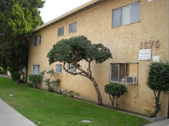 Building Photo - 1676 E Kingsley Ave