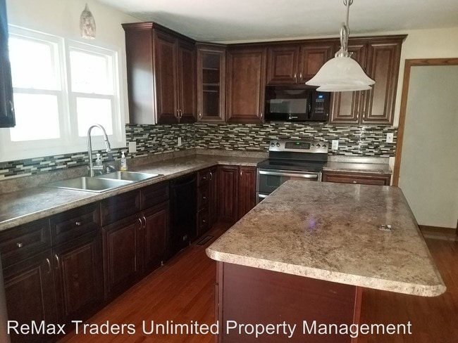 Building Photo - 3 br, 3 bath House - 221 Edgewood