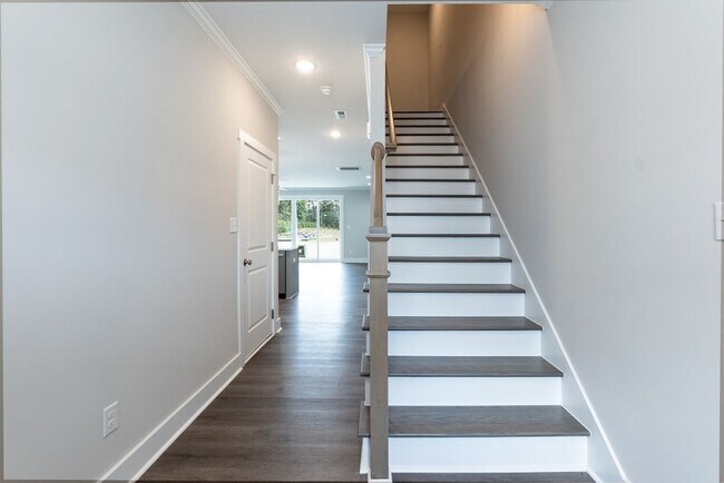 Foto del edificio - Now Leasing: Brand New Townhome in Rolesvi...