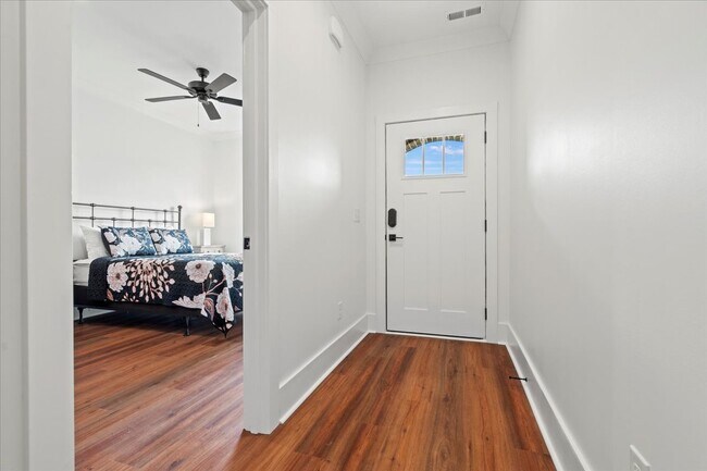 Foto del edificio - 1300 Twelve Oaks Ln