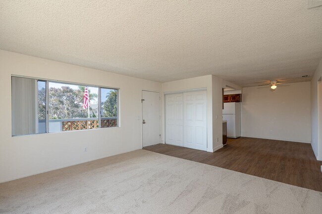 Foto del edificio - 2-Bedroom + 1 Bathroom Apartment | Dunes Place | Oxnard | Unfurnished
