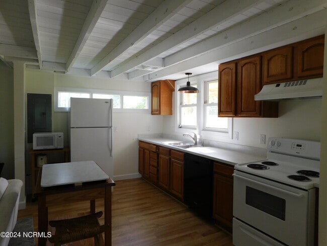 Building Photo - 438 Pigott Rd