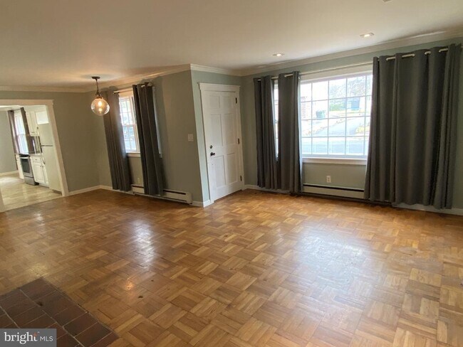 Foto del edificio - 716 Brook Dr