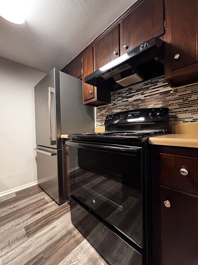 Building Photo - Updated 1 bed Apartment in Quiet Kettering Neighborhood - Schedule a tour now!