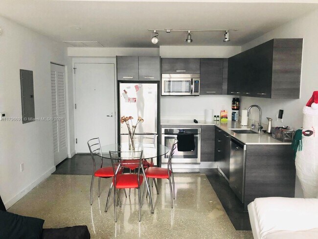 Foto del edificio - 151 SE 1st St