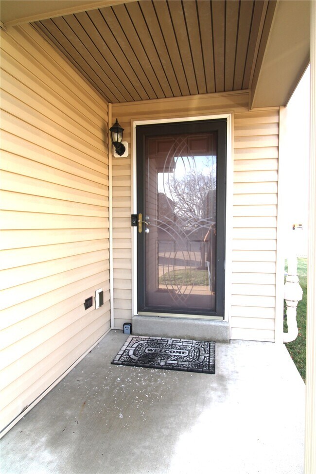 Building Photo - 643 Country Heights Dr