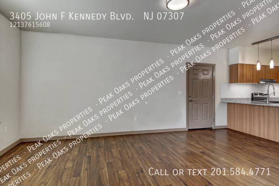 Foto principal - 3405 John F. Kennedy Blvd