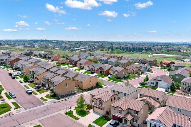 Foto del edificio - Low-Maintenance Northgate Home with Loft, Fireplace, and Mountain Views