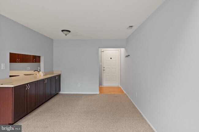 Foto del edificio - 4820B Aberdeen Dr