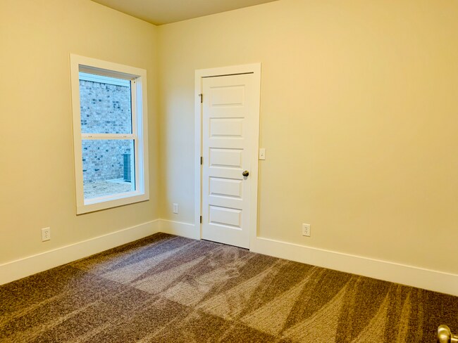 Foto del edificio - Coming soon!!! "Spacious 4-Bed Haven with Granite Elegance in Huntsville’s Heart!"