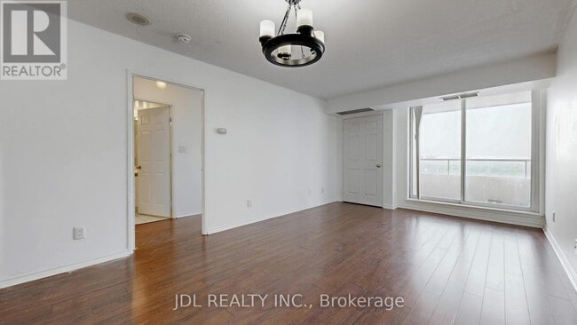 Building Photo - 2108-2118 HILLCREST Ave