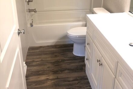 Cuarto de baño - Completamente nuevo - 535 E 74th Ave