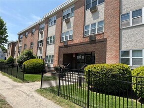 Building Photo - 45 Monroe St