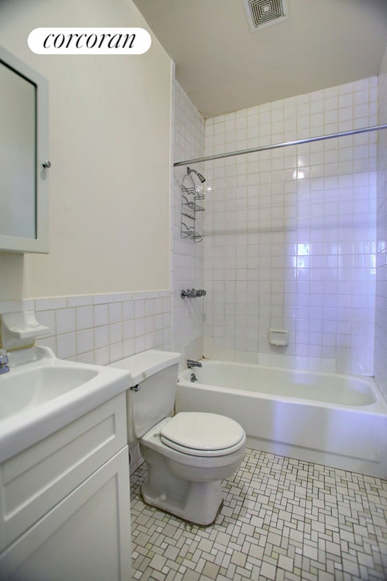 Building Photo - 128 W 81st St