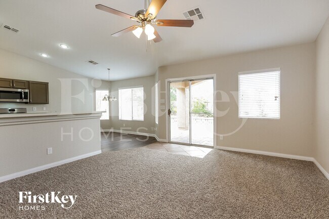 Foto del edificio - 1066 Oak Shade Ln