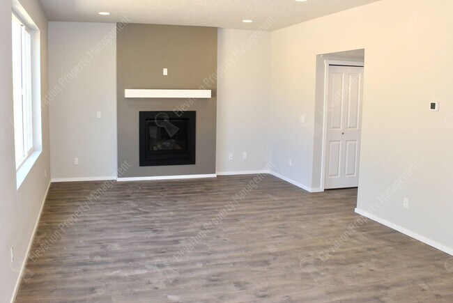 Building Photo - Home in Desirable Stone Creek – Close to t...