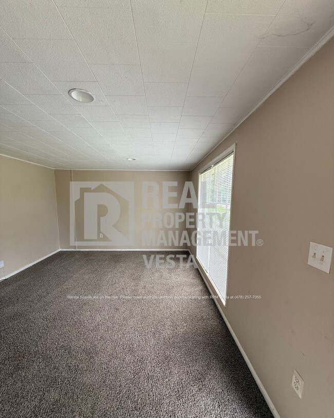 Building Photo - 620 Cedarwood Dr