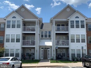 Building Photo - 2443 Blue Spring Ct