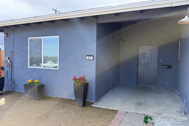 Foto del edificio - Remodeled Brand New 3 BD/2 BA Home with Private Backyard, One unit in a Triplex