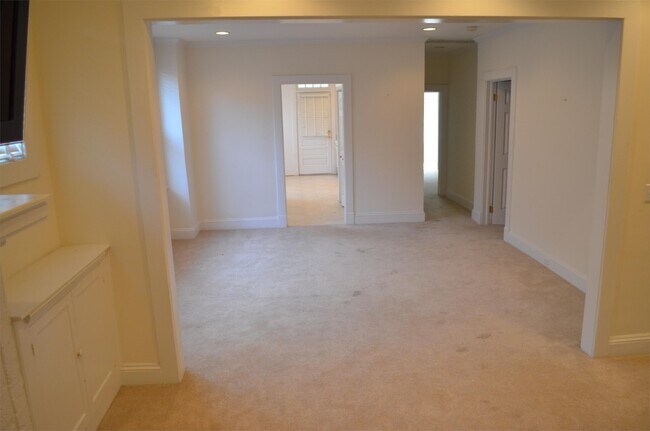 Foto del edificio - 621 W Princess Anne Rd