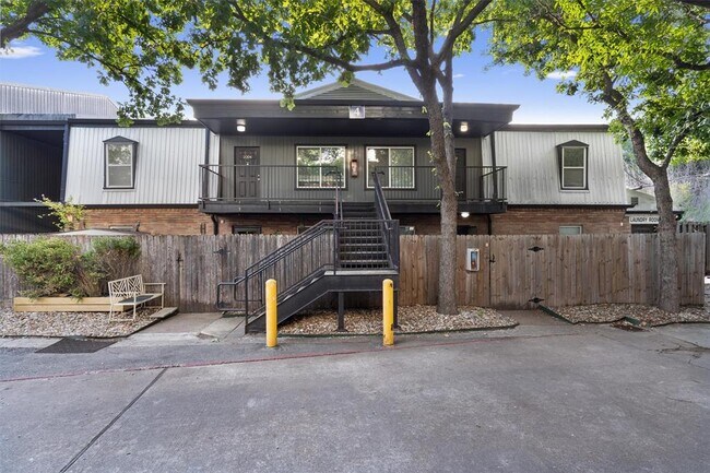 Building Photo - 2020 S Congress Ave