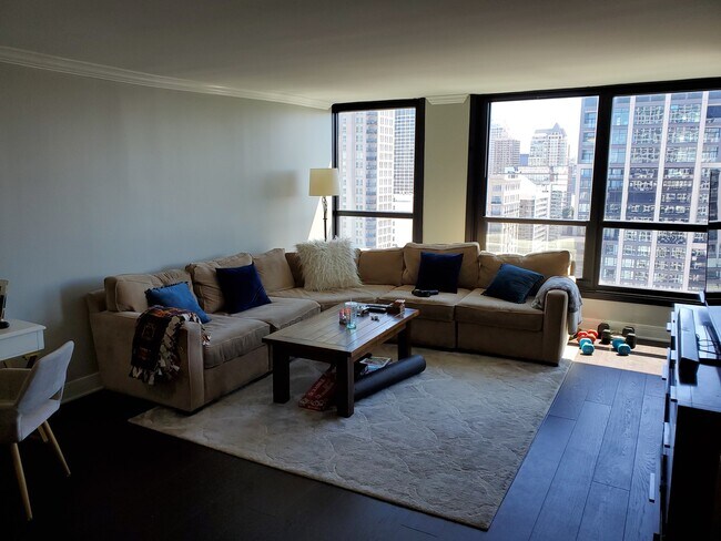 Foto del edificio - 1030 N State St
