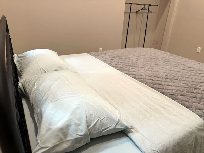 Photo du bâtiment - 16 Englewood Ln