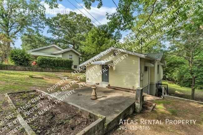 Building Photo - 211 Lakeshore Cir