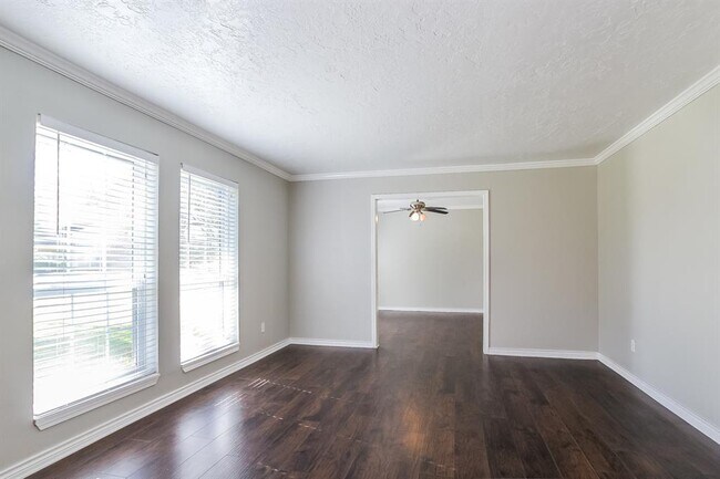 Foto del edificio - 1706 Elk River Rd