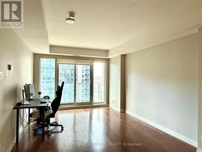 Building Photo - 242 Rideau St