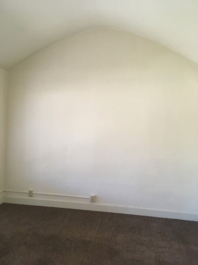 Building Photo - 224 Elefa St