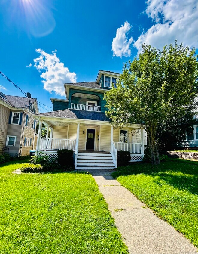 Foto principal - 27 Pleasant St
