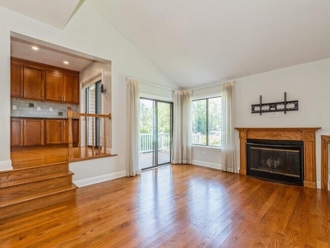 Foto del edificio - 80 Farm Lake Cres Rd