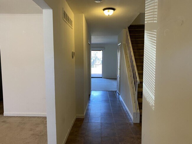 Foto del edificio - 215 East Ct